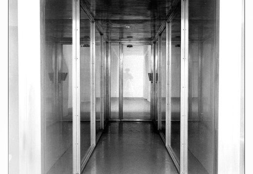 christo-corridor-store-front-documenta