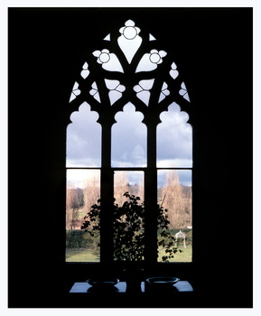 england-beaulieu-palace-window-h-800