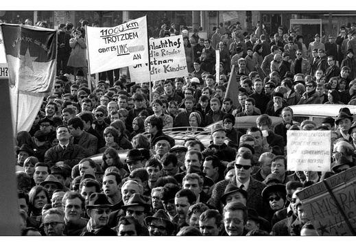 vietnam-demonstration-kassel-1968-reiff