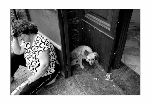-k-napoli-bettlerin-sw-mit-hund-0237-02-04-2006-kopie